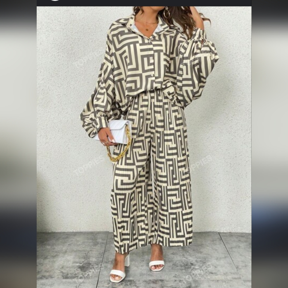 Black and White Geometric Patterned Set